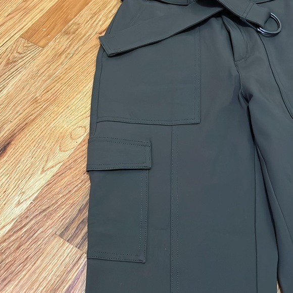 Elevate your style with Banana Republic army bubble pants. - Picture 4 of 6